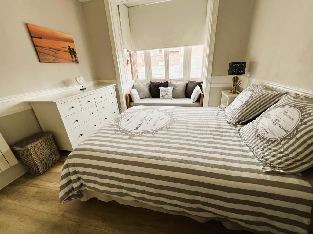 2 bedrooms, bed sheets