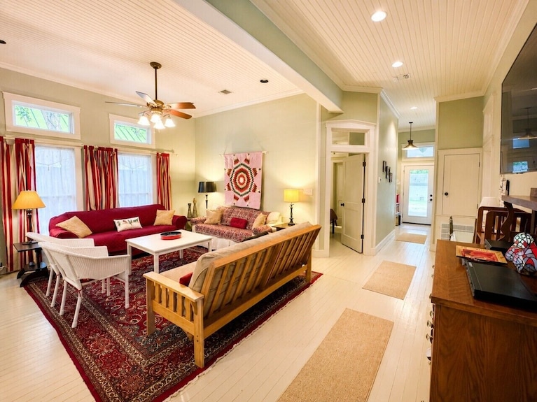 Downtown Renovation Near Comal River & Wurstfest - New Braunfels, TX