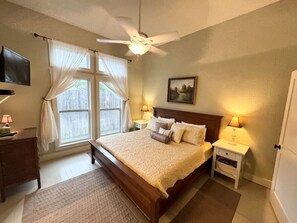 3 Schlafzimmer, Schreibtisch, Bügeleisen/Bügelbrett, WLAN