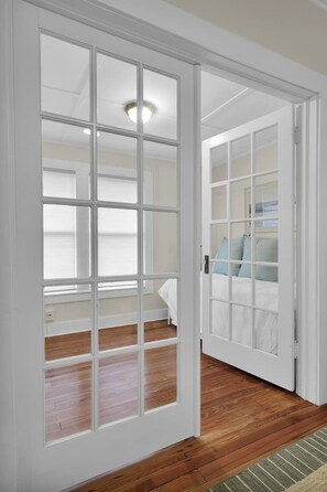 3 camere, una scrivania, ferro/asse da stiro, culla da viaggio