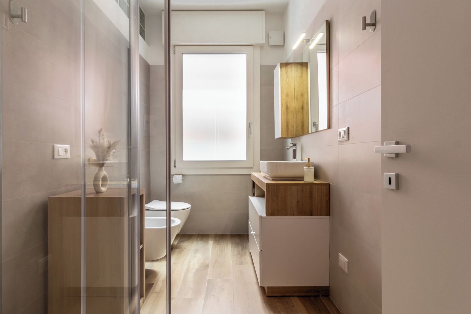 Dusche, Haartrockner, Bidet, Handtücher
