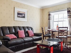 Living area - 2 bedroom accommodation in Whitby (Whitby)