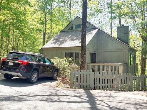 Awesome 2 Bedroom Chalet With Loft Sleeps 8 Max At Beautiful Big Canoe, GA.