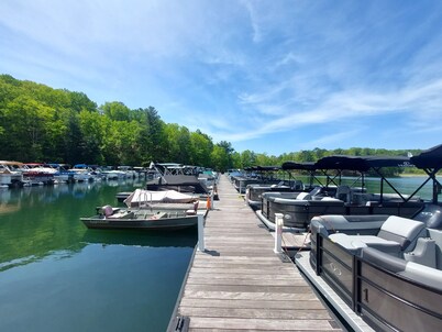 Awesome 2 Bedroom Chalet With Loft Sleeps 8 Max At Beautiful Big Canoe, GA.