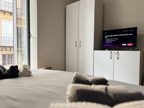 2 Schlafzimmer, Reisekinderbett, kostenloses WLAN, Bettwäsche