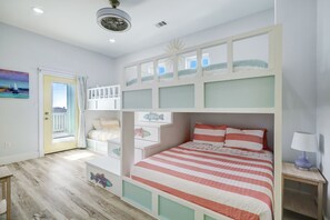 4 bedrooms, WiFi, bed sheets - Book any 3+ Night stay Get 2 Free Golf Carts Beach Luxury at an Affordable Rates (Surfsi)