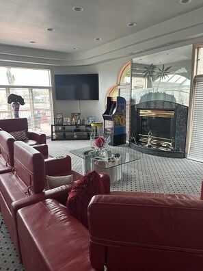 Interior - Lakeside getaway w/ double patio + 2 kitchens, a short ride to downtown Detroit (Farmington Hills)