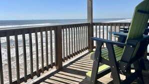 A wooden deck with a view of the ocean. - House and Toes in the SAND. No cars on this beach area! Vacation of a lifetime! (Freeport)