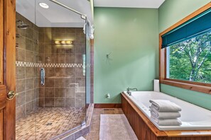 Executive Chalet, 3 Bedrooms, Kitchen, Mountain View | Bathroom | Deep soaking tub, free toiletries, towels, soap - Laurel Valley Mountain Retreat (Townsend)