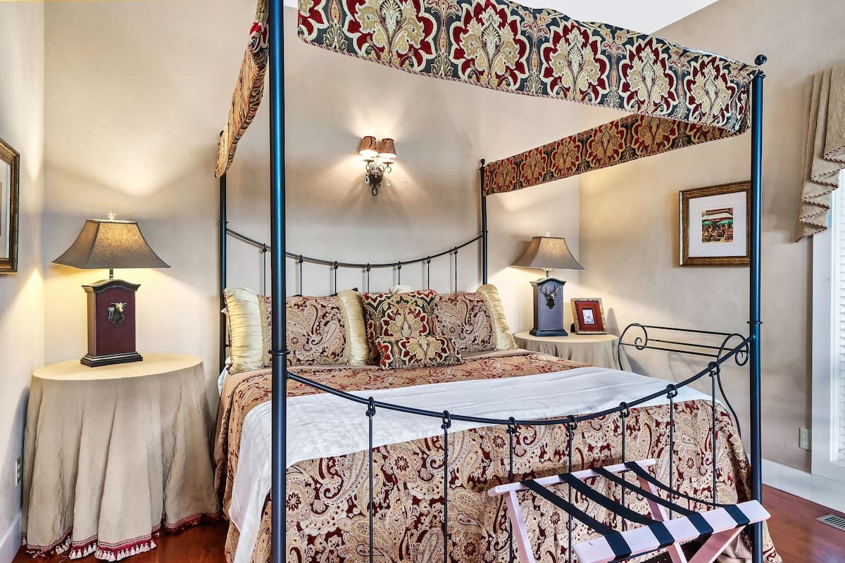 Romantic Studio Suite, 1 King Bed, Mountain View