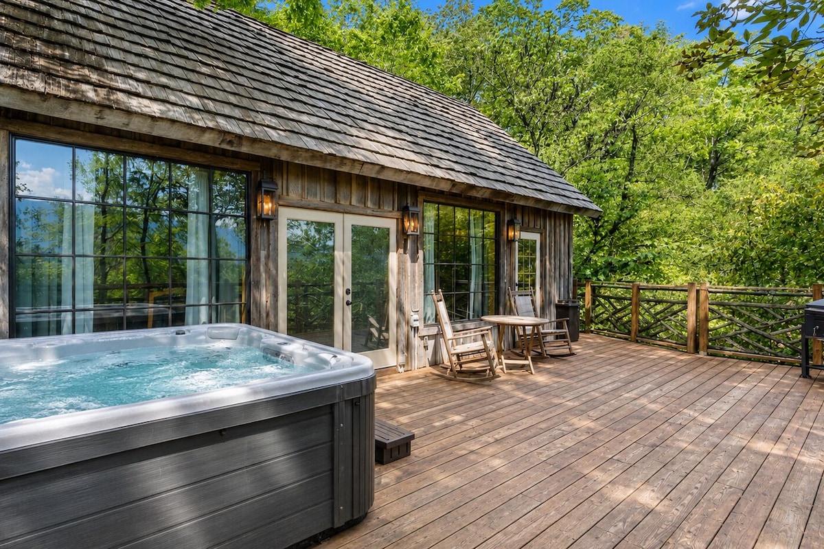 Exclusive Cabin, 1 King Bed with Sofa bed, Kitchen, Mountain View | Premium bedding, memory-foam beds, free WiFi, bed sheets