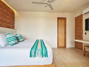 Desk, WiFi, bed sheets