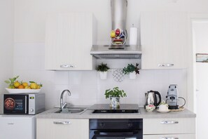 Lägenhet Comfort | Eget kök | Kylskåp, mikrovågsugn, ugn och spishäll