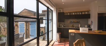 Pass the Keys | Cosy Stylish house near Southend