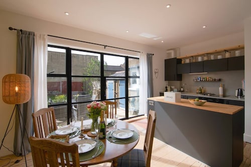 Cosy Stylish house near Southend - Pass the Keys