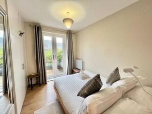 2 bedrooms, iron/ironing board, free WiFi, bed sheets