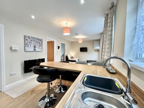 Modern Cosy home, Limeslade Bay - Pass the Keys