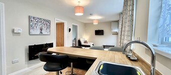 Modern Cosy home, Limeslade Bay - Pass the Keys