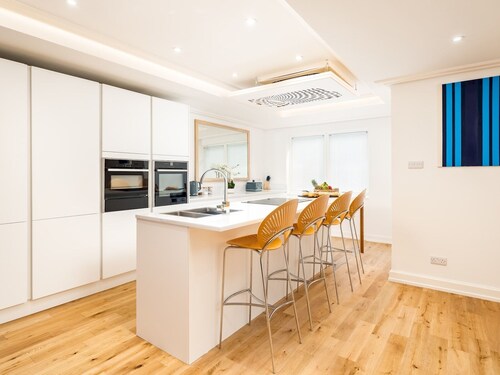 Lux, Light & Spacious- Chilterns  - Pass the Keys
