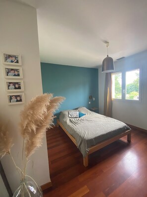 3 chambres, bureau, fer et planche à repasser, Wi-Fi gratuit