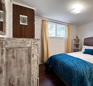 3 slaapkamers, een strijkplank/strijkijzer, wifi, beddengoed