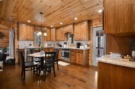 Fridge, microwave, oven, stovetop. Newly Renovated Luxury Cabin + Fire Pit