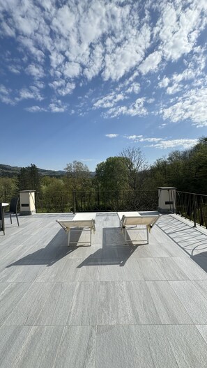Terrace/patio - Luxury Villa Baloccaia ,Heated Pool Lucca Italy 
8 bedrooms all AC, 9 bathrooms  (Camaiore)