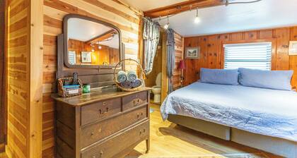 Triple Z Lodge Large Cabin with Space for Your Whole Crew