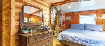Triple Z Lodge Large Cabin with Space for Your Whole Crew