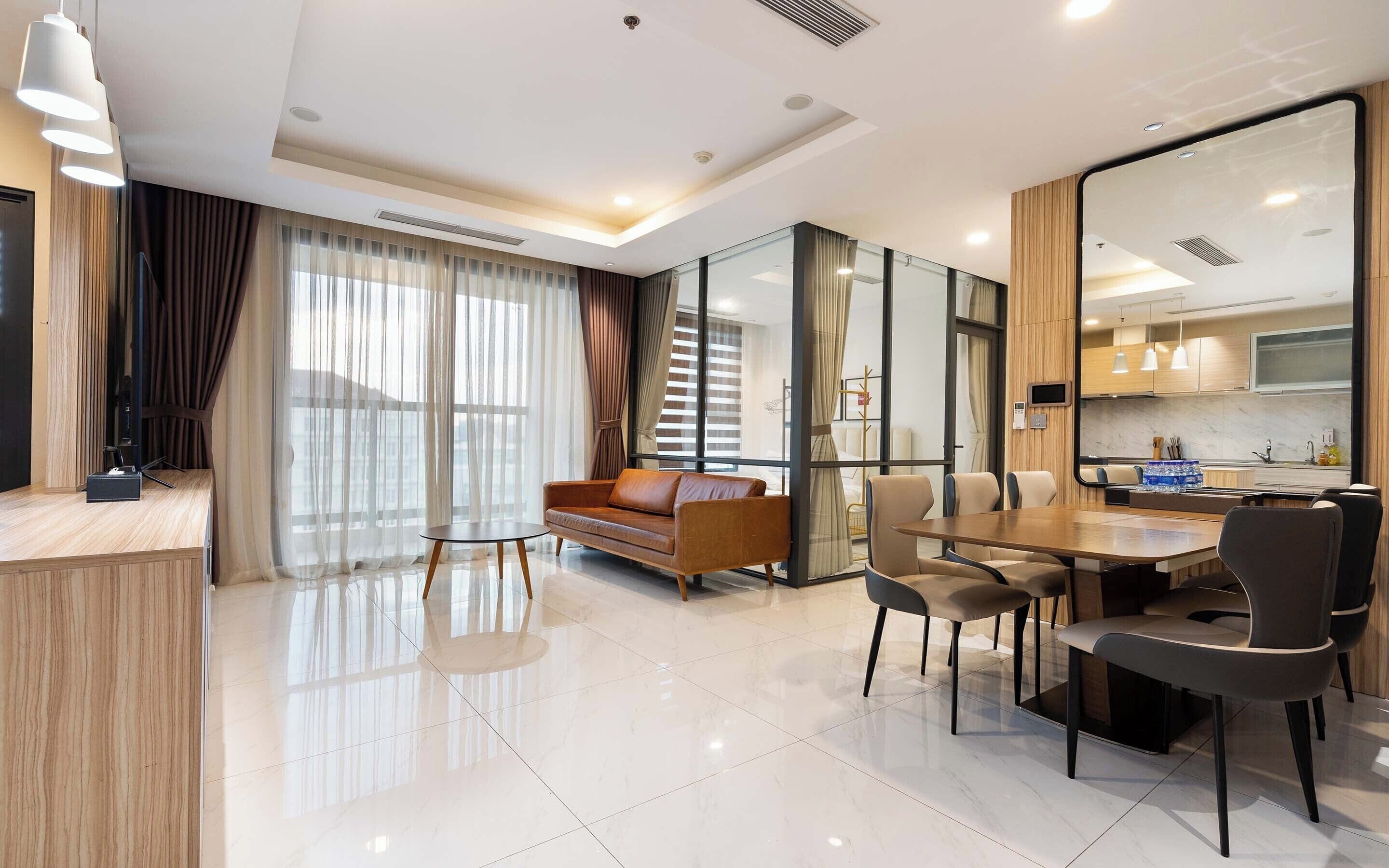 디럭스 아파트, 침실 3개, 발코니, 시내 전망 | 거실 공간 | 케이블 채널 시청이 가능한 42인치 LED TV, 넷플릭스, 유료 영화