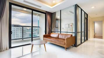 Apartamento luxo, 3 quartos, sacada, vista para a cidade | 1 quarto, roupas de cama de algodão egípcio, roupas de cama premium