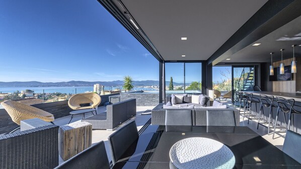 Outdoor dining - Villa ELEANOR (Saint-Raphaël)