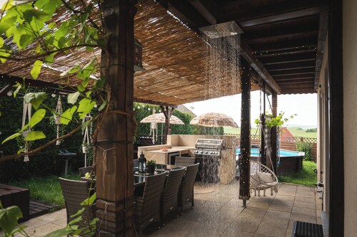 Traumhafte Ferienwohnung zum See. Mit Pool, Whirlpool, Sauna und Outdoor-küche