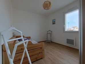 3 bedrooms, iron/ironing board, travel crib, free WiFi