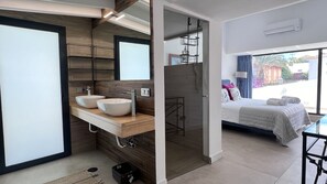 4 quartos, ferros/tábuas de passar roupa, Wi-Fi, roupa de cama