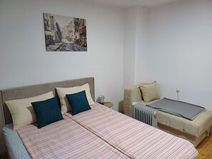 1 bedroom, WiFi, bed sheets