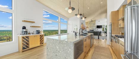 ثلاجة، ميكروويف، فرن، موقد طهي مسطح