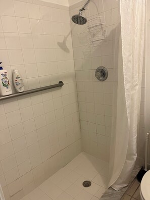 Dusche, Handtücher, Toilettenpapier