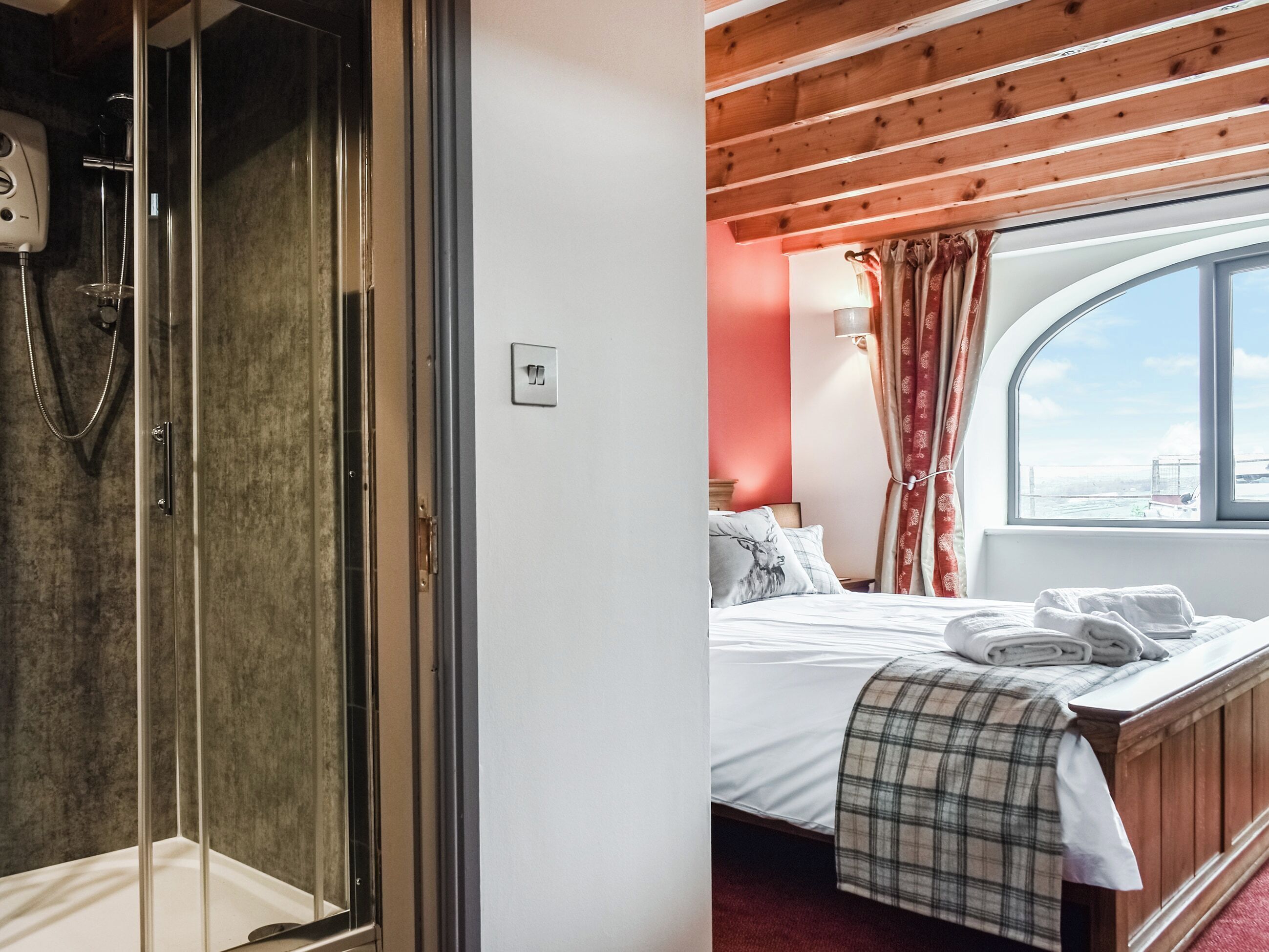 1 quarto, Wi-Fi de cortesia, roupa de cama