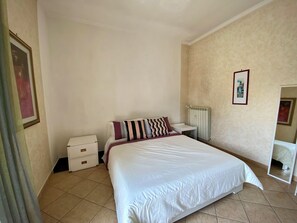 2 dormitorios, escritorio, tabla de planchar con plancha y wifi gratis