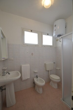 Apartamento, 2 habitaciones, vistas al jardín | Baño