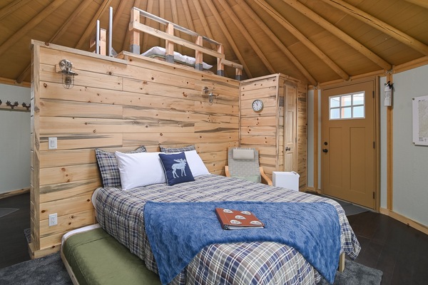 Master Queen Bed (1)