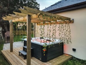 Terrace/patio - Heatherdene - Fern Cottage (Wilberfoss, near York)