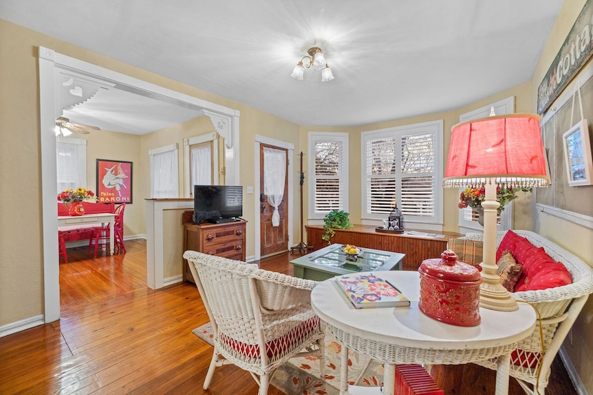 Cottage On Spring B! The Best Location In Town! Entire Bottom Floor Is Yours! - Eureka Springs, AR