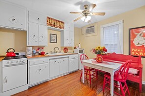 Microwave, oven, stovetop - Cottage on Spring B! The BEST location in town! Entire bottom floor is yours! (Eureka Springs)