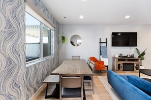Interior - NEW- 3bd, 2.5 bath w/ Game room lounge, Hot tub, pool, fire pit, and more (Santa Clara)