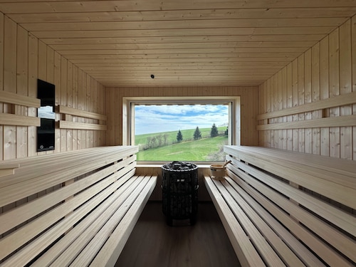 Ferienwohnung in der Eifel für 13 Personen
Mit Whirlpool und Sauna