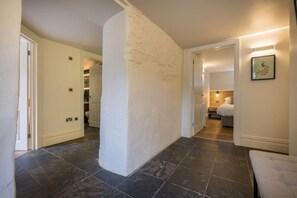 3 bedrooms, desk, iron/ironing board, travel cot - Leven  The  Bowering (Cumbria)