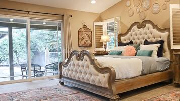 5 Schlafzimmer, Schreibtisch, Bügeleisen/Bügelbrett, WLAN