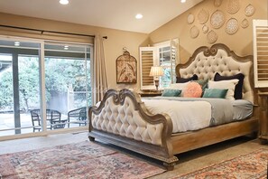 5 Schlafzimmer, Schreibtisch, Bügeleisen/Bügelbrett, WLAN